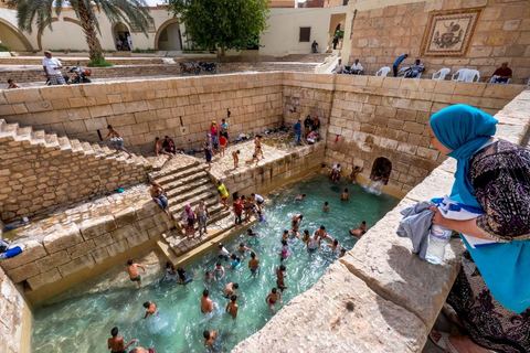 Closed for years due to a shortage of water from the spring, the famous Roman pools in the medina of Gafsa have been reopened thanks to an artificial water supply, much to the delight of the local population.