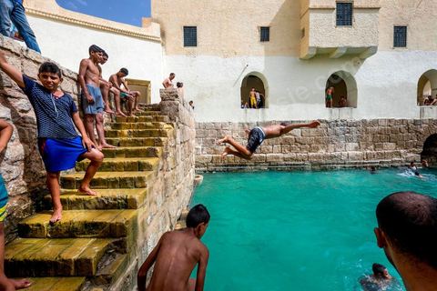 Closed for years due to a shortage of water from the spring, the famous Roman pools in the medina of Gafsa have been reopened thanks to an artificial water supply, much to the delight of the local population.