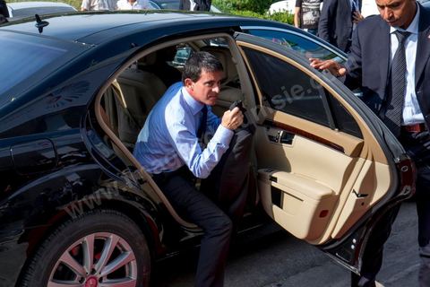 September 8, 2014: French Prime Minister Manuel Valls arrived at the conference “Investing in Tunisia: Start-up Democracy,” organized by Tunisia and France and attended by representatives from numerous countries. During the conference, Tunisia presented 20 major investment projects across several sectors, including new technologies, renewable energy, industry, tourism, and trade.