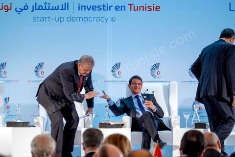08 septembre 2014 : Manuel Valls, premier ministre français et son homologue algérien Abdelmalek Sallel lors de la Conférence "Investir en Tunisie, start up democracy" organisé apr la Tunisie et la France avec la présence de nombreux pays. La Tunisie présente, au cours de cette conférence, 20 projets structurants d’investissement dans plusieurs secteurs à l’instar des nouvelles technologies, des énergies renouvelables, de l’industrie, du tourisme et du commerce.