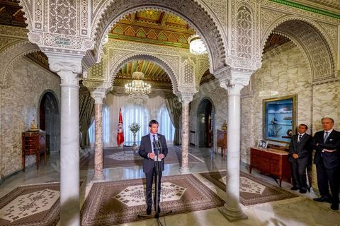 September 8, 2014: Statement by French Prime Minister Manuel Valls at the Carthage Palace following his meeting with Tunisian President Moncef Marzouki as part of his visit for the conference “Investing in Tunisia: Start-Up Democracy,” organized by Tunisia and France and attended by representatives from numerous countries. During this conference, Tunisia presented 20 major investment projects across several sectors, including new technologies, renewable energy, industry, tourism, and trade.