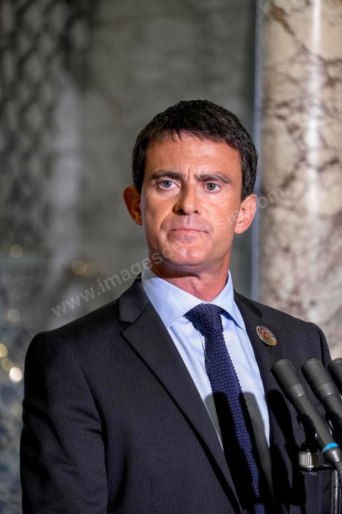 September 8, 2014: Statement by French Prime Minister Manuel Valls at the Carthage Palace following his meeting with Tunisian President Moncef Marzouki as part of his visit for the conference “Investing in Tunisia: Start-Up Democracy,” organized by Tunisia and France and attended by representatives from numerous countries. During this conference, Tunisia presented 20 major investment projects across several sectors, including new technologies, renewable energy, industry, tourism, and trade.