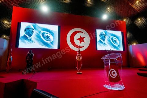 12 septembre 2014 : premier meeting de Beji Caïd Essebsi, 88 ans, président du parti Nidaa Tounes, devant ses militants en tant que candidat à l’élection présidentielle, et dans lequel il a notamment abordé son refus de la proposition d’un « président consensuel » proposé par Ennahdha, et a critiqué la multiplication des candidatures à la présidentielle de novembre 2014. Il a tenu aussi à rassurer sur son état de santé et son engagement dans cette rude campagne malgrè les atteintes à sa personne.
