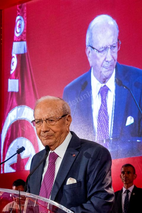 12 septembre 2014 : premier meeting de Beji Caïd Essebsi, 88 ans, président du parti Nidaa Tounes, devant ses militants en tant que candidat à l’élection présidentielle, et dans lequel il a notamment abordé son refus de la proposition d’un « président consensuel » proposé par Ennahdha, et a critiqué la multiplication des candidatures à la présidentielle de novembre 2014. Il a tenu aussi à rassurer sur son état de santé et son engagement dans cette rude campagne malgrè les atteintes à sa personne.