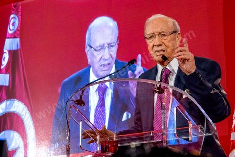 12 septembre 2014 : premier meeting de Beji Caïd Essebsi, 88 ans, président du parti Nidaa Tounes, devant ses militants en tant que candidat à l’élection présidentielle, et dans lequel il a notamment abordé son refus de la proposition d’un « président consensuel » proposé par Ennahdha, et a critiqué la multiplication des candidatures à la présidentielle de novembre 2014. Il a tenu aussi à rassurer sur son état de santé et son engagement dans cette rude campagne malgrè les atteintes à sa personne.