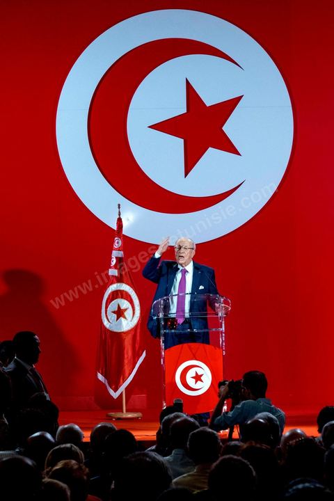 12 septembre 2014 : premier meeting de Beji Caïd Essebsi, 88 ans, président du parti Nidaa Tounes, devant ses militants en tant que candidat à l’élection présidentielle, et dans lequel il a notamment abordé son refus de la proposition d’un « président consensuel » proposé par Ennahdha, et a critiqué la multiplication des candidatures à la présidentielle de novembre 2014. Il a tenu aussi à rassurer sur son état de santé et son engagement dans cette rude campagne malgrè les atteintes à sa personne.