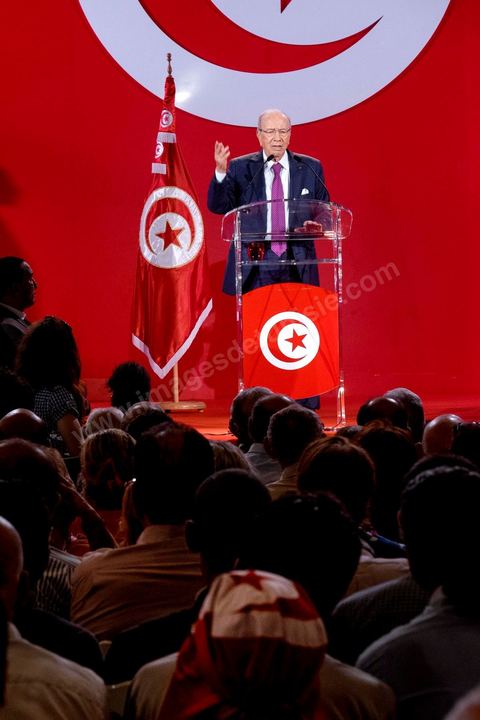 12 septembre 2014 : premier meeting de Beji Caïd Essebsi, 88 ans, président du parti Nidaa Tounes, devant ses militants en tant que candidat à l’élection présidentielle, et dans lequel il a notamment abordé son refus de la proposition d’un « président consensuel » proposé par Ennahdha, et a critiqué la multiplication des candidatures à la présidentielle de novembre 2014. Il a tenu aussi à rassurer sur son état de santé et son engagement dans cette rude campagne malgrè les atteintes à sa personne.