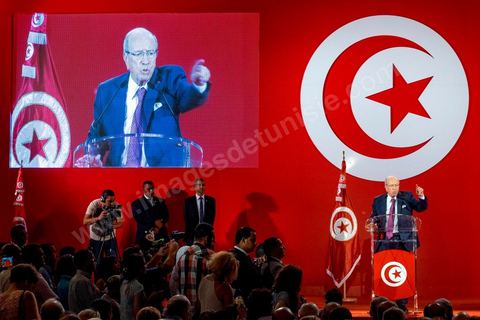 12 septembre 2014 : premier meeting de Beji Caïd Essebsi, 88 ans, président du parti Nidaa Tounes, devant ses militants en tant que candidat à l’élection présidentielle, et dans lequel il a notamment abordé son refus de la proposition d’un « président consensuel » proposé par Ennahdha, et a critiqué la multiplication des candidatures à la présidentielle de novembre 2014. Il a tenu aussi à rassurer sur son état de santé et son engagement dans cette rude campagne malgrè les atteintes à sa personne.