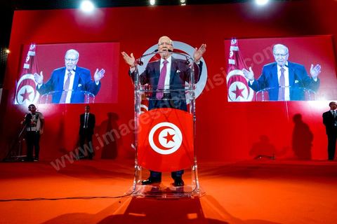 12 septembre 2014 : premier meeting de Beji Caïd Essebsi, 88 ans, président du parti Nidaa Tounes, devant ses militants en tant que candidat à l’élection présidentielle, et dans lequel il a notamment abordé son refus de la proposition d’un « président consensuel » proposé par Ennahdha, et a critiqué la multiplication des candidatures à la présidentielle de novembre 2014. Il a tenu aussi à rassurer sur son état de santé et son engagement dans cette rude campagne malgrè les atteintes à sa personne.