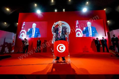 12 septembre 2014 : premier meeting de Beji Caïd Essebsi, 88 ans, président du parti Nidaa Tounes, devant ses militants en tant que candidat à l’élection présidentielle, et dans lequel il a notamment abordé son refus de la proposition d’un « président consensuel » proposé par Ennahdha, et a critiqué la multiplication des candidatures à la présidentielle de novembre 2014. Il a tenu aussi à rassurer sur son état de santé et son engagement dans cette rude campagne malgrè les atteintes à sa personne.