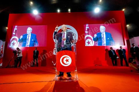 12 septembre 2014 : premier meeting de Beji Caïd Essebsi, 88 ans, président du parti Nidaa Tounes, devant ses militants en tant que candidat à l’élection présidentielle, et dans lequel il a notamment abordé son refus de la proposition d’un « président consensuel » proposé par Ennahdha, et a critiqué la multiplication des candidatures à la présidentielle de novembre 2014. Il a tenu aussi à rassurer sur son état de santé et son engagement dans cette rude campagne malgrè les atteintes à sa personne.