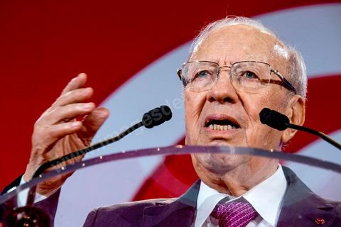 12 septembre 2014 : premier meeting de Beji Caïd Essebsi, 88 ans, président du parti Nidaa Tounes, devant ses militants en tant que candidat à l’élection présidentielle, et dans lequel il a notamment abordé son refus de la proposition d’un « président consensuel » proposé par Ennahdha, et a critiqué la multiplication des candidatures à la présidentielle de novembre 2014. Il a tenu aussi à rassurer sur son état de santé et son engagement dans cette rude campagne malgrè les atteintes à sa personne.