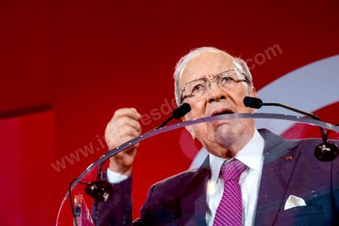 12 septembre 2014 : premier meeting de Beji Caïd Essebsi, 88 ans, président du parti Nidaa Tounes, devant ses militants en tant que candidat à l’élection présidentielle, et dans lequel il a notamment abordé son refus de la proposition d’un « président consensuel » proposé par Ennahdha, et a critiqué la multiplication des candidatures à la présidentielle de novembre 2014. Il a tenu aussi à rassurer sur son état de santé et son engagement dans cette rude campagne malgrè les atteintes à sa personne.
