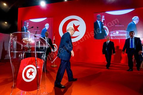 12 septembre 2014 : premier meeting de Beji Caïd Essebsi, 88 ans, président du parti Nidaa Tounes, devant ses militants en tant que candidat à l’élection présidentielle, et dans lequel il a notamment abordé son refus de la proposition d’un « président consensuel » proposé par Ennahdha, et a critiqué la multiplication des candidatures à la présidentielle de novembre 2014. Il a tenu aussi à rassurer sur son état de santé et son engagement dans cette rude campagne malgrè les atteintes à sa personne.