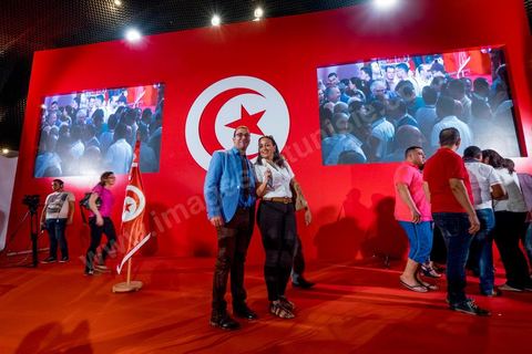 12 septembre 2014 : premier meeting de Beji Caïd Essebsi, 88 ans, président du parti Nidaa Tounes, devant ses militants en tant que candidat à l’élection présidentielle, et dans lequel il a notamment abordé son refus de la proposition d’un « président consensuel » proposé par Ennahdha, et a critiqué la multiplication des candidatures à la présidentielle de novembre 2014. Il a tenu aussi à rassurer sur son état de santé et son engagement dans cette rude campagne malgrè les atteintes à sa personne.