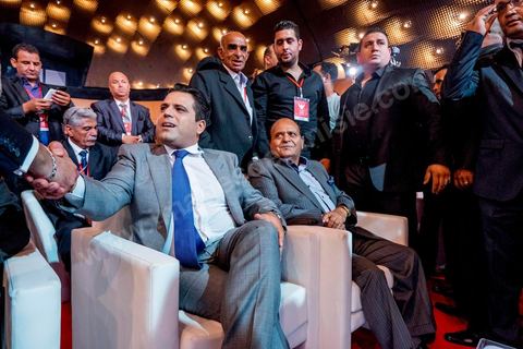 29 septembre 2014 : Slim Riahi et à droite son père. Le président de l'Union patriotique libre (UPL) et son candidat à la présidentielle, Slim Riahi, a présenté les listes de son parti pour les prochaines législatives ainsi que son programme électoral, lors d'une conférence de presse au palais des congrès de Tunis. Slim Riahi s’est attaqué à Nida Tounes et à Ennahdha, l’un parce qu’il fonde sa démarche sur la diabolisation et l’autre pour avoir noué un deal avec les ex-Rcdistes.