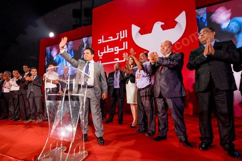 29 septembre 2014 : Slim RIahi entouré de ses têtes de listes aux legislatives. Le président de l'Union patriotique libre (UPL) et son candidat à la présidentielle, Slim Riahi, a présenté les listes de son parti pour les prochaines législatives ainsi que son programme électoral, lors d'une conférence de presse au palais des congrès de Tunis. Slim Riahi s’est attaqué à Nida Tounes et à Ennahdha, l’un parce qu’il fonde sa démarche sur la diabolisation et l’autre pour avoir noué un deal avec les ex-Rcdistes.