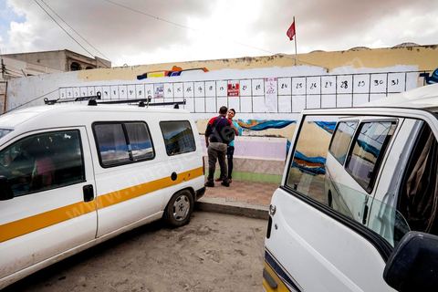 5 octobre 2014 : début de la campagne électorale officielle pour les législatives du 26 octobre 2014. Affcihage urbain officiel à Ksour Essaf (gouvernorat de Mahdia) sur la parking de la station de louages (Taxis collectifs)