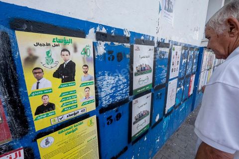 octobre 2014 : campagne électorale officielle pour les législatives du 26 octobre 2014. Affichage urbain officiel à l'avenue Habib Bourguiba à Tunis