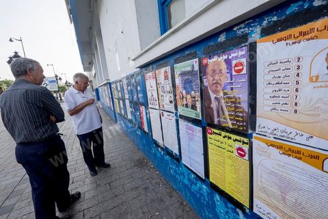octobre 2014 : campagne électorale officielle pour les législatives du 26 octobre 2014. Affichage urbain officiel à l'avenue Habib Bourguiba à Tunis