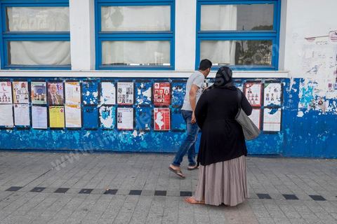 octobre 2014 : campagne électorale officielle pour les législatives du 26 octobre 2014. Affichage urbain officiel à l'avenue Habib Bourguiba à Tunis