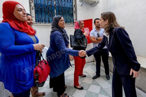 7 octobre 2014 : rencontre avec les citoyens de la députée Maya Jribi, parti Al Jouhmouri, en campagne électorale pour les élections législatives du 26 octobre dans un quartier populaire de Fouchana, gouvernorat de Ben Arous, dans la banlieue sud de Tunis.
