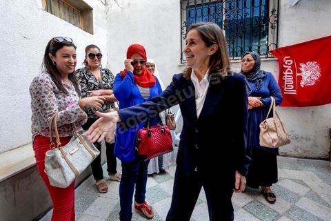 7 octobre 2014 : rencontre avec les citoyens de la députée Maya Jribi, parti Al Jouhmouri, en campagne électorale pour les élections législatives du 26 octobre dans un quartier populaire de Fouchana, gouvernorat de Ben Arous, dans la banlieue sud de Tunis.