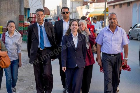 7 octobre 2014 : rencontre avec les citoyens de la députée Maya Jribi, parti Al Jouhmouri, en campagne électorale pour les élections législatives du 26 octobre dans un quartier populaire de Fouchana, gouvernorat de Ben Arous, dans la banlieue sud de Tunis.