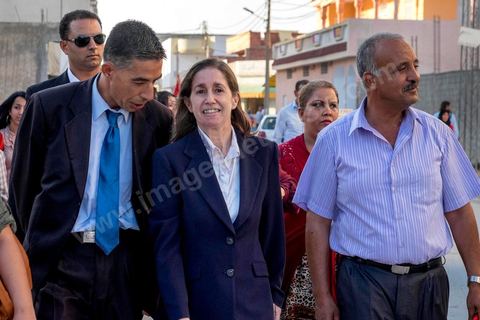 7 octobre 2014 : rencontre avec les citoyens de la députée Maya Jribi, parti Al Jouhmouri, en campagne électorale pour les élections législatives du 26 octobre dans un quartier populaire de Fouchana, gouvernorat de Ben Arous, dans la banlieue sud de Tunis.