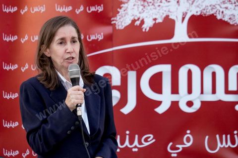 7 octobre 2014 : sur une petite place un meeting populaire du parti Al Jouhmouri dans un quartier de Fouchana avec la députée Maya Jribi, parti Al Jouhmouri, en campagne électorale pour les élections législatives du 26 octobre dans un quartier populaire de Fouchana, gouvernorat de Ben Arous, dans la banlieue sud de Tunis.