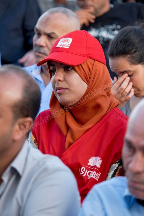 7 octobre 2014 : sur une petite place un meeting populaire du parti Al Jouhmouri dans un quartier de Fouchana avec la députée Maya Jribi, parti Al Jouhmouri, en campagne électorale pour les élections législatives du 26 octobre dans un quartier populaire de Fouchana, gouvernorat de Ben Arous, dans la banlieue sud de Tunis.