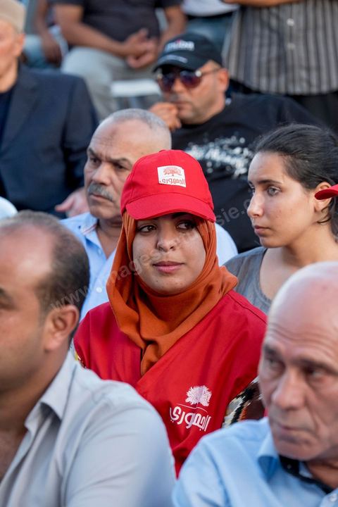 7 octobre 2014 : sur une petite place un meeting populaire du parti Al Jouhmouri dans un quartier de Fouchana avec la députée Maya Jribi, parti Al Jouhmouri, en campagne électorale pour les élections législatives du 26 octobre dans un quartier populaire de Fouchana, gouvernorat de Ben Arous, dans la banlieue sud de Tunis.