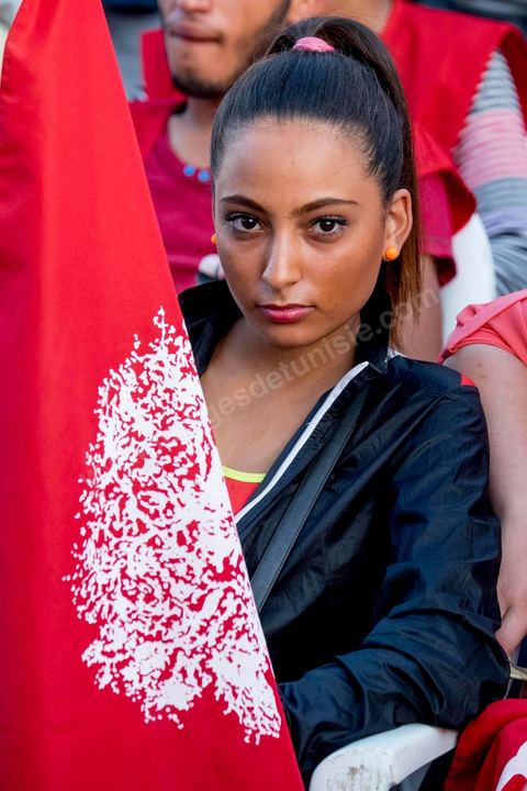 7 octobre 2014 : sur une petite place un meeting populaire du parti Al Jouhmouri dans un quartier de Fouchana avec la députée Maya Jribi, parti Al Jouhmouri, en campagne électorale pour les élections législatives du 26 octobre dans un quartier populaire de Fouchana, gouvernorat de Ben Arous, dans la banlieue sud de Tunis.