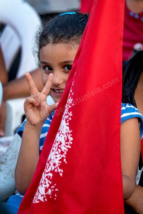 7 octobre 2014 : sur une petite place un meeting populaire du parti Al Jouhmouri dans un quartier de Fouchana avec la députée Maya Jribi, parti Al Jouhmouri, en campagne électorale pour les élections législatives du 26 octobre dans un quartier populaire de Fouchana, gouvernorat de Ben Arous, dans la banlieue sud de Tunis.