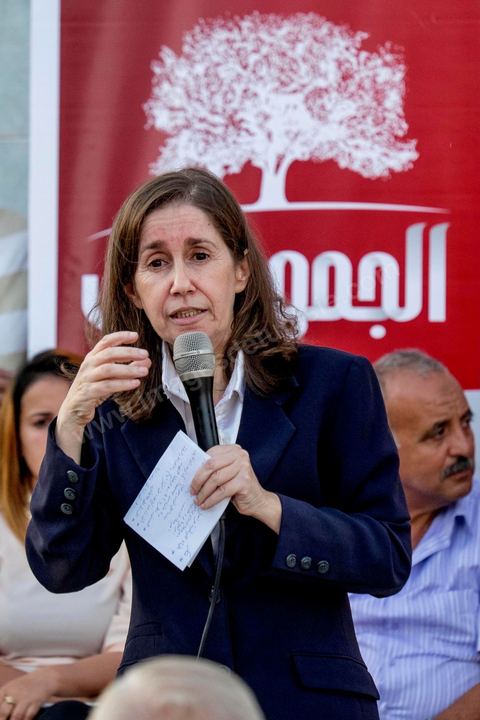 7 octobre 2014 : sur une petite place un meeting populaire du parti Al Jouhmouri dans un quartier de Fouchana avec la députée Maya Jribi, parti Al Jouhmouri, en campagne électorale pour les élections législatives du 26 octobre dans un quartier populaire de Fouchana, gouvernorat de Ben Arous, dans la banlieue sud de Tunis.