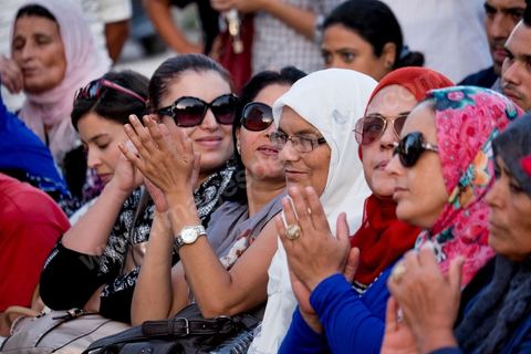 7 octobre 2014 : sur une petite place un meeting populaire du parti Al Jouhmouri dans un quartier de Fouchana avec la députée Maya Jribi, parti Al Jouhmouri, en campagne électorale pour les élections législatives du 26 octobre dans un quartier populaire de Fouchana, gouvernorat de Ben Arous, dans la banlieue sud de Tunis.