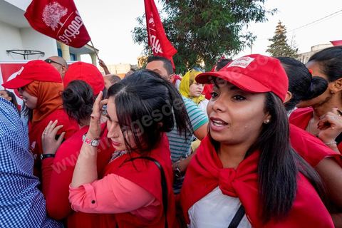 7 octobre 2014 : Jeunes militants du parti Al Jouhmouri. La députée Maya Jribi, parti Al Jouhmouri, en campagne électorale pour les élections législatives du 26 octobre dans un quartier populaire de Fouchana, gouvernorat de Ben Arous, dans la banlieue sud de Tunis.