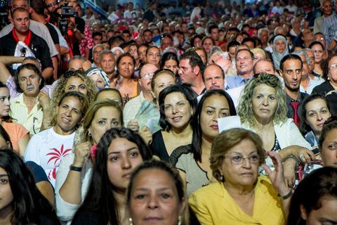 9 octobre 2014 : meeting du parti Nidaa Tounes dans le quartier populaire de Mellassine à l'ouest de Tunis. Béji Caïd Essebsi, président du parti et candidat à la présidentielle, est venue soutenir la liste de Tunis 1 pour les legislatives avec un discours plein de promesses : «Mellassine souffre de pauvreté et de marginalisation. Cette situation ne saurait durer plus longtemps». 