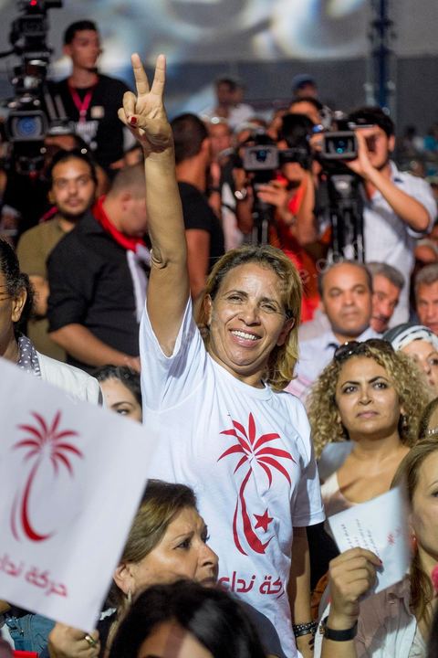 9 octobre 2014 : meeting du parti Nidaa Tounes dans le quartier populaire de Mellassine à l'ouest de Tunis. Béji Caïd Essebsi, président du parti et candidat à la présidentielle, est venue soutenir la liste de Tunis 1 pour les legislatives avec un discours plein de promesses : «Mellassine souffre de pauvreté et de marginalisation. Cette situation ne saurait durer plus longtemps». 