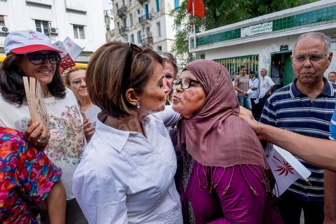 14 octobre 2014 : visite de terrain de la tête de liste Nidaa Tounes aux élections légsilatives sur Tunis 1, Leila Ouled Ali, au centre ville de Tunis. Les femmes ne représentent que 11% des candidats têtes de listes. Sortie en force Leila Ouled Ali a défilé dans les rues autour de l'avenue Bourguiba à Tunis, rencontrée les citoyens et scandée à de nombreuses reprises "Bajbouj président" en référence à leur président de parti Béji Caïd Essebsi candidat aux électiosn présidentielles.