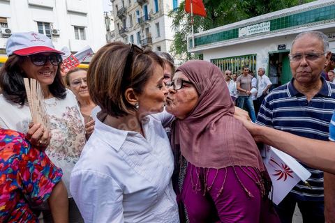 14 octobre 2014 : visite de terrain de la tête de liste Nidaa Tounes aux élections légsilatives sur Tunis 1, Leila Ouled Ali, au centre ville de Tunis. Les femmes ne représentent que 11% des candidats têtes de listes. Sortie en force Leila Ouled Ali a défilé dans les rues autour de l'avenue Bourguiba à Tunis, rencontrée les citoyens et scandée à de nombreuses reprises "Bajbouj président" en référence à leur président de parti Béji Caïd Essebsi candidat aux électiosn présidentielles.