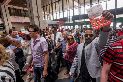 14 octobre 2014 : visite de terrain de la tête de liste Nidaa Tounes aux élections légsilatives sur Tunis 1, Leila Ouled Ali, au centre ville de Tunis. Les femmes ne représentent que 11% des candidats têtes de listes. Sortie en force Leila Ouled Ali a défilé dans les rues autour de l'avenue Bourguiba à Tunis, rencontrée les citoyens et scandée à de nombreuses reprises "Bajbouj président" en référence à leur président de parti Béji Caïd Essebsi candidat aux électiosn présidentielles.