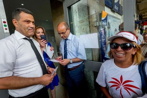14 octobre 2014 : visite de terrain de la tête de liste Nidaa Tounes aux élections légsilatives sur Tunis 1, Leila Ouled Ali, au centre ville de Tunis. Les femmes ne représentent que 11% des candidats têtes de listes. Sortie en force Leila Ouled Ali a défilé dans les rues autour de l'avenue Bourguiba à Tunis, rencontrée les citoyens et scandée à de nombreuses reprises "Bajbouj président" en référence à leur président de parti Béji Caïd Essebsi candidat aux électiosn présidentielles.