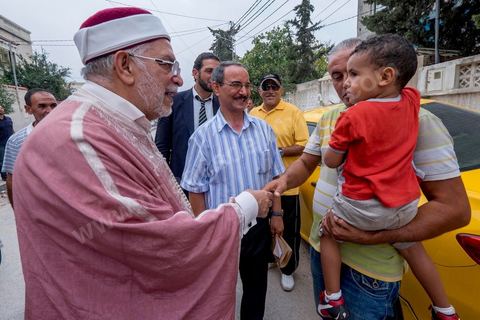 14 octobre 2014 : campagne électorale à la Cité Ettahrir, banlieue populaire de Tunis, de Abdelfattah Mourou, cofondateur du parti Ennahdha, et pour la première fois  candidat de Ennahdha en tête de liste de Tunis2. Dans une interview du début du mois M. Mourou a critiqué une nouvelle fois son parti, qui continue d’utiliser l’islam comme un slogan de mobilisation politique, es Nahdhaouis ont tort de reprendre le vieux slogan de «L’islam est la solution», croyant qu’il pourrait encore leur assurer la victoire.