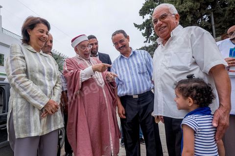 14 octobre 2014 : campagne électorale à la Cité Ettahrir, banlieue populaire de Tunis, de Abdelfattah Mourou, cofondateur du parti Ennahdha, et pour la première fois  candidat de Ennahdha en tête de liste de Tunis2. Dans une interview du début du mois M. Mourou a critiqué une nouvelle fois son parti, qui continue d’utiliser l’islam comme un slogan de mobilisation politique, es Nahdhaouis ont tort de reprendre le vieux slogan de «L’islam est la solution», croyant qu’il pourrait encore leur assurer la victoire.