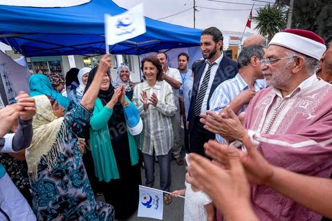 14 octobre 2014 : campagne électorale à la Cité Ettahrir, banlieue populaire de Tunis, de Abdelfattah Mourou, cofondateur du parti Ennahdha, et pour la première fois  candidat de Ennahdha en tête de liste de Tunis2. Dans une interview du début du mois M. Mourou a critiqué une nouvelle fois son parti, qui continue d’utiliser l’islam comme un slogan de mobilisation politique, es Nahdhaouis ont tort de reprendre le vieux slogan de «L’islam est la solution», croyant qu’il pourrait encore leur assurer la victoire.