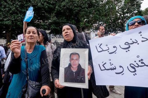 15 octobre 2014 : un sit-in devant le ministère de l'intérieur a rassemblé plusieurs dizaines de personnes, à l'appel de 27 organisations de la société civile, pour dénoncer les actes de torture policière en Tunisie. affichant des slogans tels que: "La torture est une atteinte à la dignité. La torture est un putsch contre la révolution" ou encore "La police torture et le ministère de l'intérieur dément". Manifestation organisée suite à la mort controversée de Mohamed Ali Snoussi en prison.