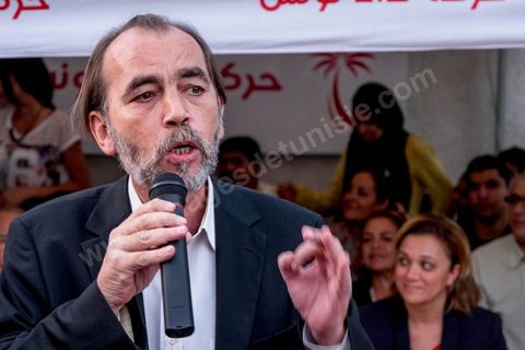 15 octobre 2014 : Saïd Aïdi, tête de liste de Nidaa Tounes pour les législatives dans la circonscription de Tunis 2, en campagne dans la quartier populaire de Sidi Daoud dans la banlieue nord de Tunis. Au milieu de la rue Nidaa Tounes a organisé une grande festivité populaire avec les chants de Souleymia et les danses de transe, suivi d'un grand couscous offert au militant du parti.