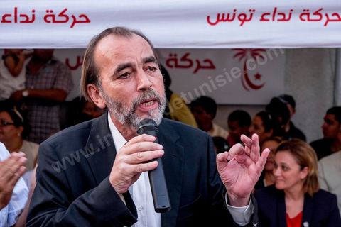 15 octobre 2014 : Saïd Aïdi, tête de liste de Nidaa Tounes pour les législatives dans la circonscription de Tunis 2, en campagne dans la quartier populaire de Sidi Daoud dans la banlieue nord de Tunis. Au milieu de la rue Nidaa Tounes a organisé une grande festivité populaire avec les chants de Souleymia et les danses de transe, suivi d'un grand couscous offert au militant du parti.