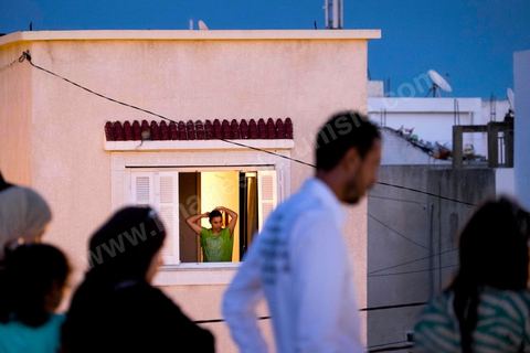 15 octobre 2014 : Saïd Aïdi, tête de liste de Nidaa Tounes pour les législatives dans la circonscription de Tunis 2, en campagne dans la quartier populaire de Sidi Daoud dans la banlieue nord de Tunis. Au milieu de la rue Nidaa Tounes a organisé une grande festivité populaire avec les chants de Souleymia et les danses de transe, suivi d'un grand couscous offert au militant du parti.